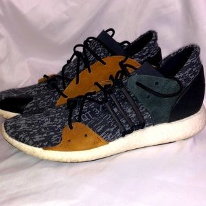 USED ADIDAS ORIGINAL BOOSTS W/O Box